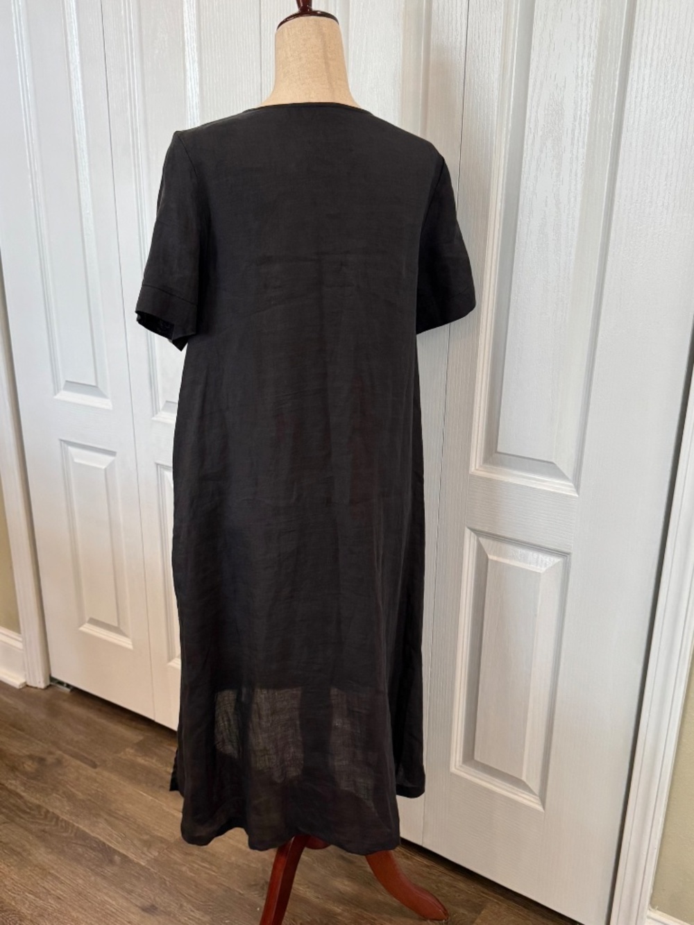 *NWOT, Woman's Midi, Size L, Linen-Cotton Black Dress Embroidered Floral Design - Picture 3 of 8